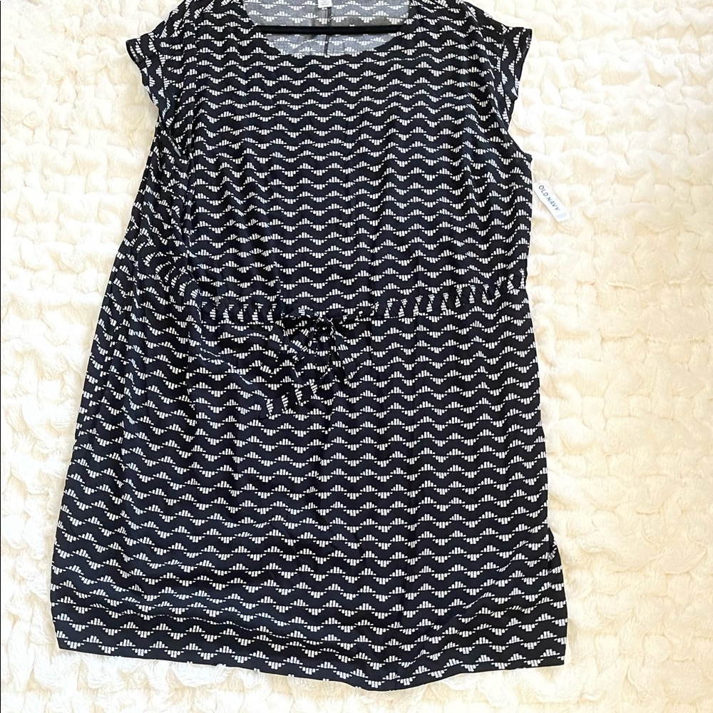 NWT black & white boat neck, midi summer dress with tie front.